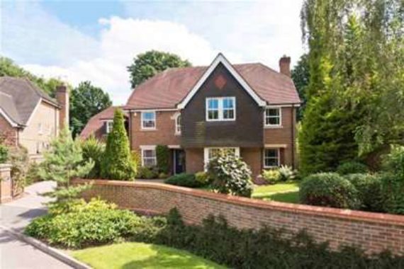 5 bedroom Detached t...